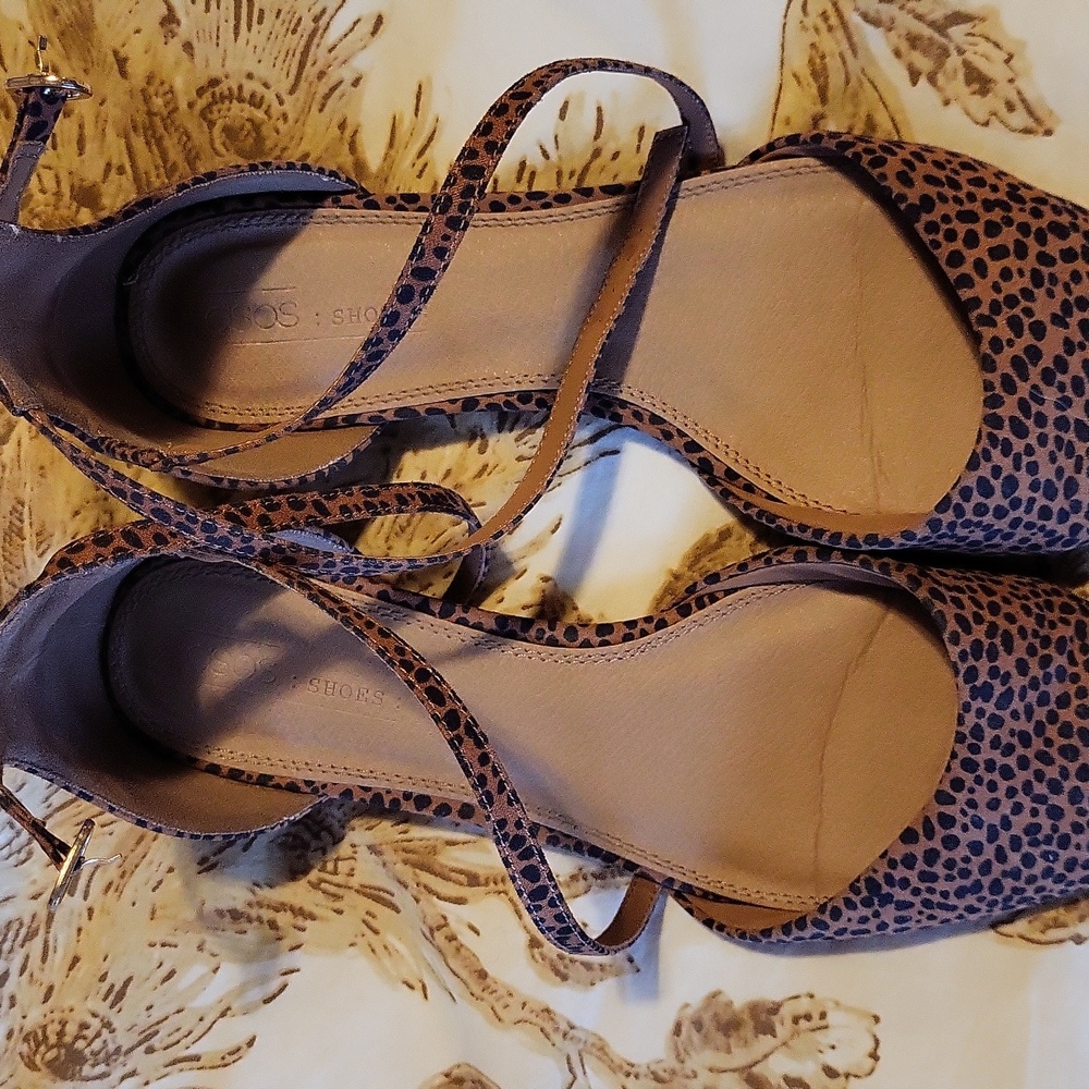 ASOS leopard flats - Picture 2 of 5